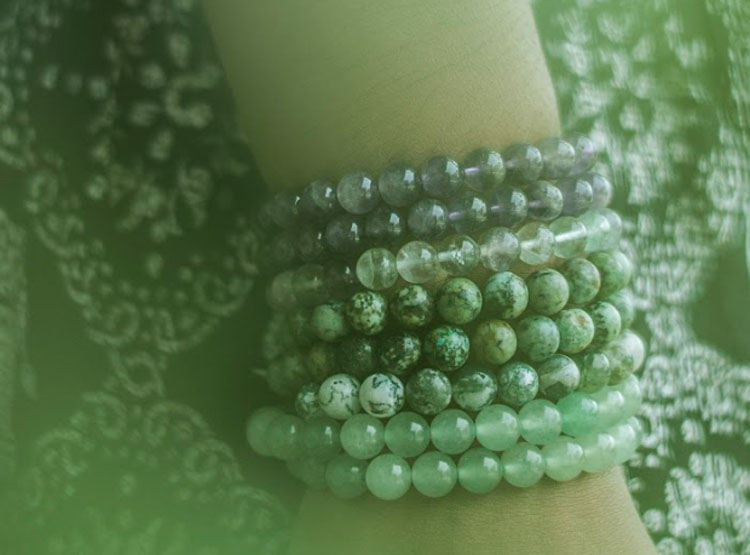 11 Benefits of Sandalwood Bead and Gemstone Bracelets – Fashion meets Food