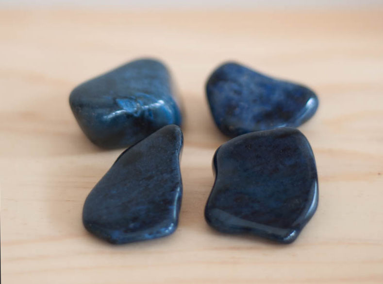 Tumbled Dumortierite