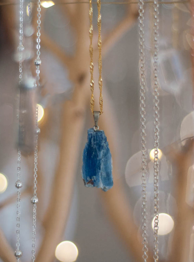 Raw Kyanite Necklace - gold