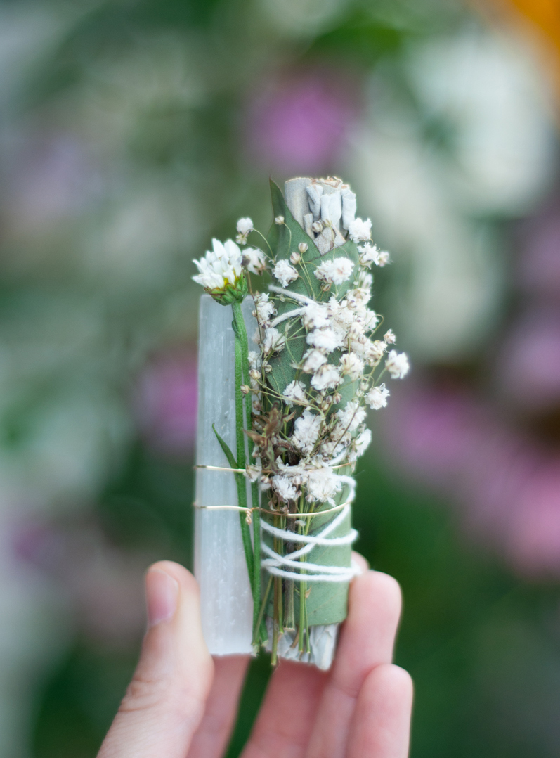 White Sage, Eucalyptus and Selnenite Bundle