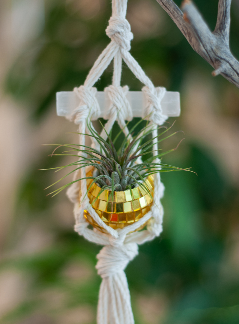 Disco Macrame Airplat Holder - Gold