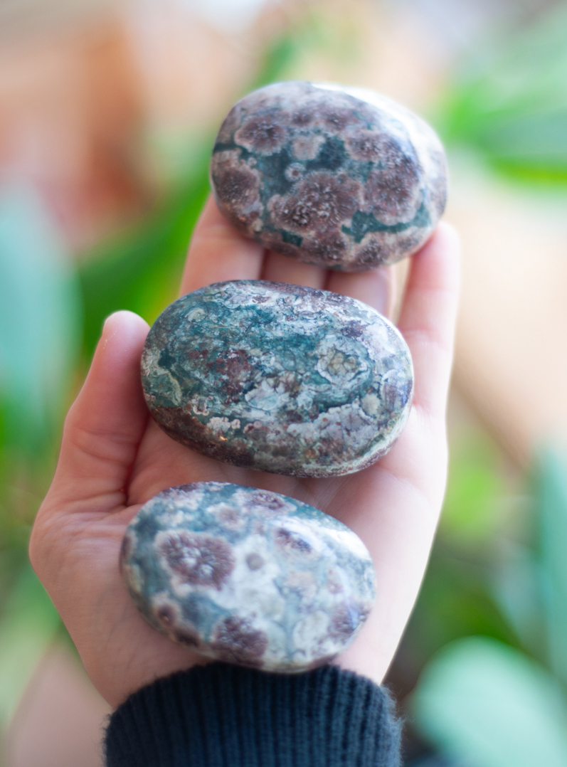 Green Flower Agate Palm Stone