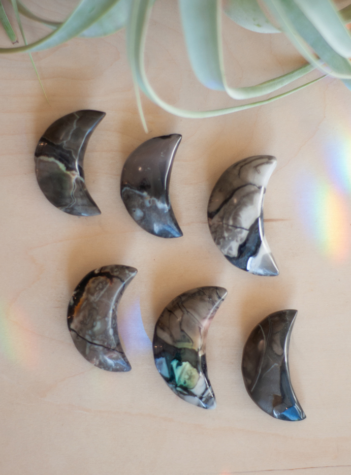 UV Reactive Volcano Agate Moon