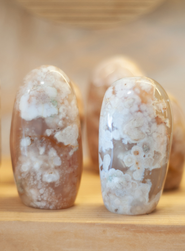 Flower Agate Stand