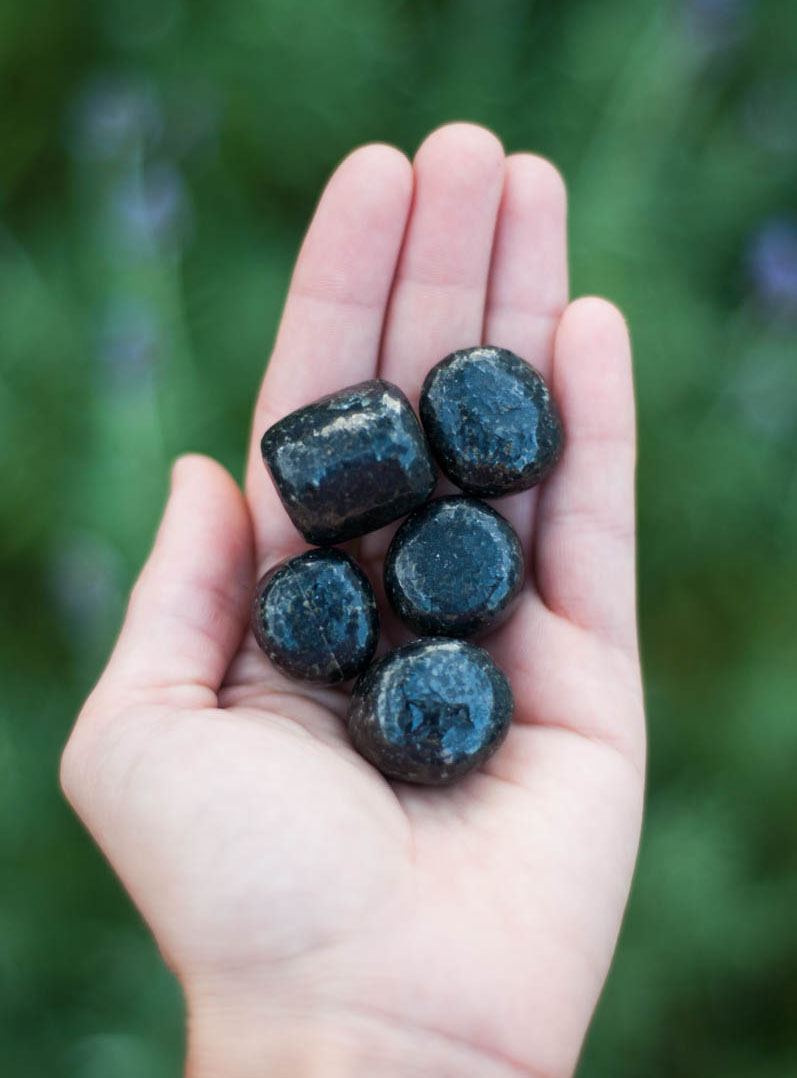 Tumbled Nuummite